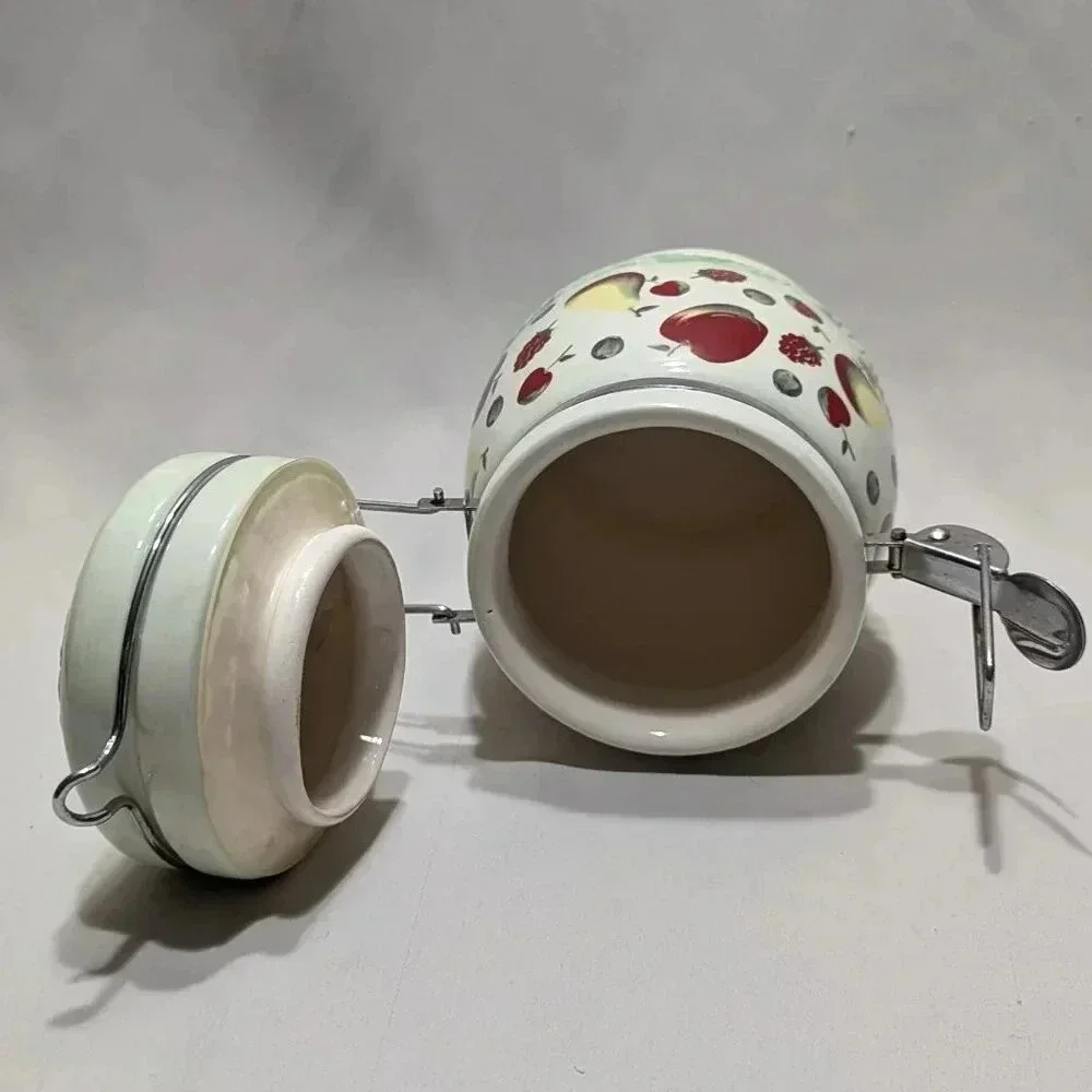 Vintage LTD Commodities Ceramic Canister Cream Color &‎ Fruit Design